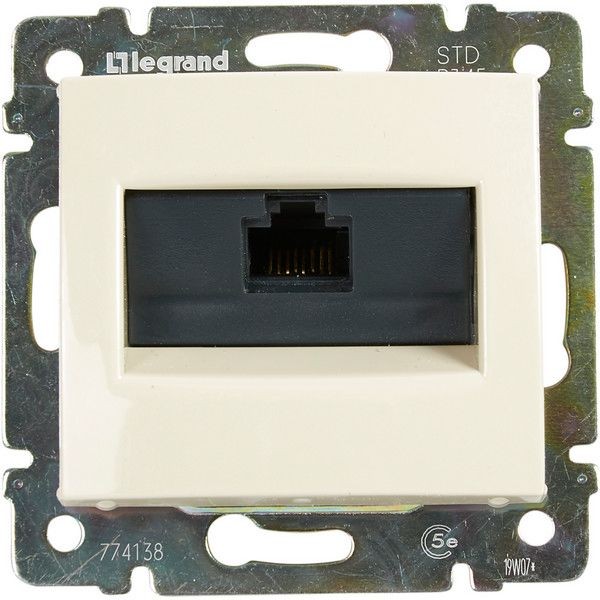 Розетка компьютерная встраиваемая Legrand Valena RJ45, UTP cat 5, цвет слоновая кость
